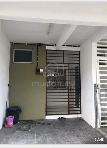 TOWNHOUSE TINGKAT BAWAH Bandar Saujana Putra , Jenjarom 1