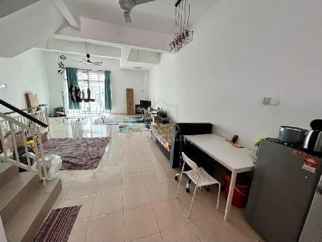 Ruangan beserta katil untuk disewakan di
Taman Impiana, Kulai 1