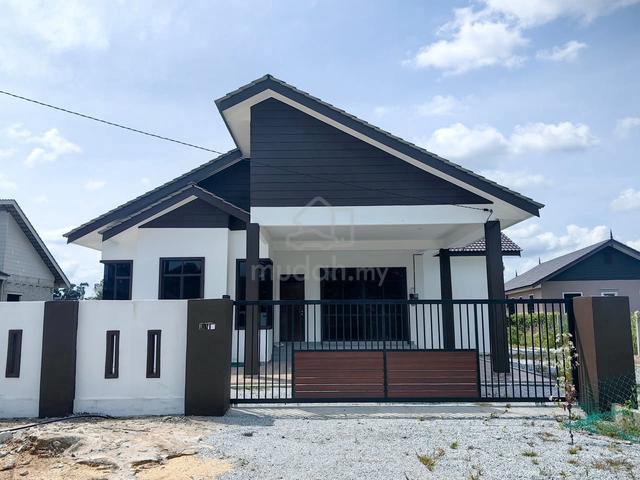 Rumah BANGLO 4BILIK BELAKANG PETRON KG PADANG MENGKUANG BUKIT PAYUNG 1