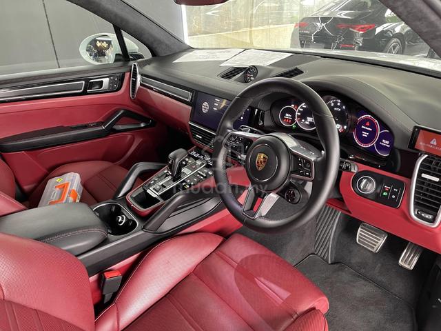 2022 Porsche CAYENNE GTS V8 4.0L (A) - 4