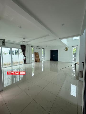 Bungalow at Jelutong Bukit Dumbar For Rent 1