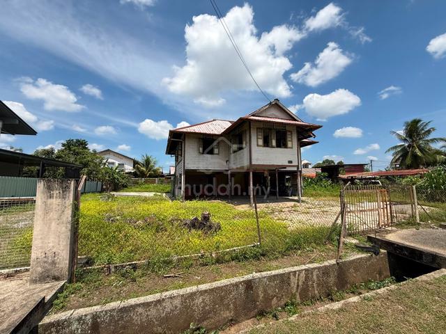 For Sale Detached Lot with Wooden House at Jalan Angsana, Green Road. 1