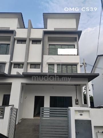 Brand NEW Taman Sri Gadong Teluk Gadong Besar klang 2.5 Storey House 1