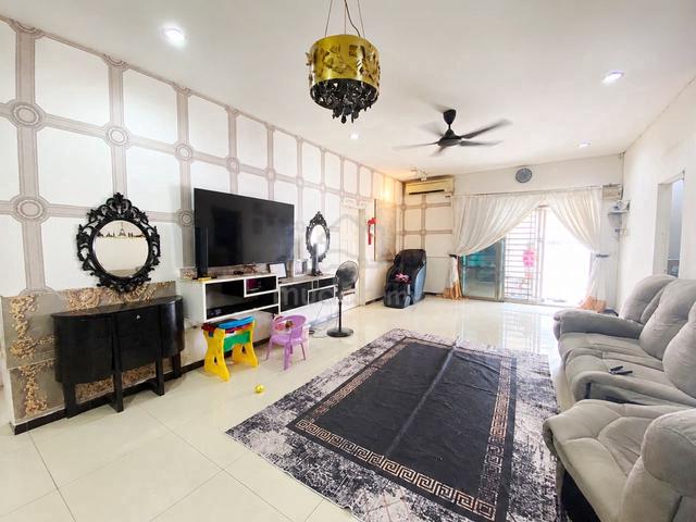 Kempas Baru 1-storey zero-lot bungalow 6+1bed 2bath / Setia Tropika 1