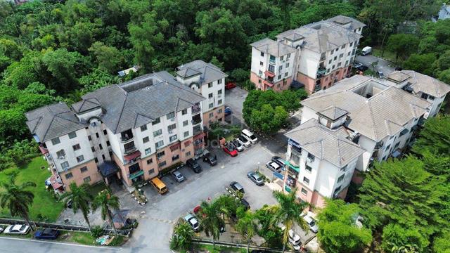 Sri Putra Apartment @ Sungai Buloh 1