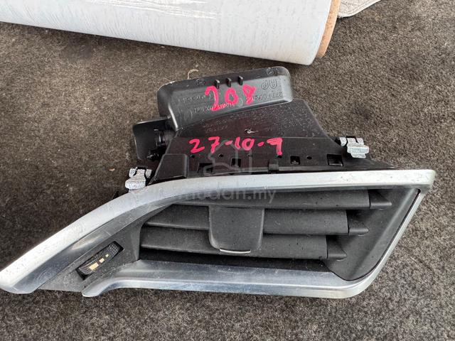 No 27-10-7 Peugeot 208 Dashboard AC Vent - photo 2 of 4