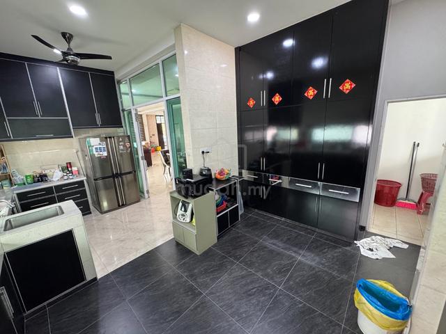 Best Buy 3.5 storey bungalow Aspen Garden Residence Clover Cyberjaya 1