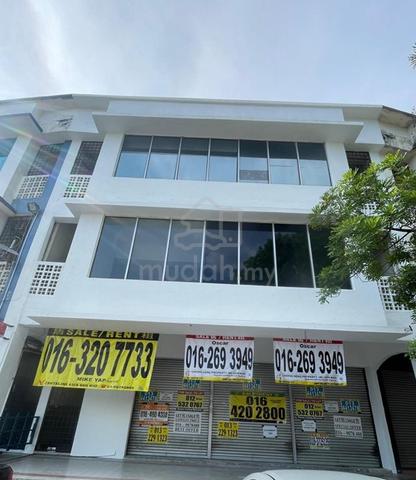 [Ground Floor] Bandar Seri Putra 3 storey shop Bangi for RENT 1
