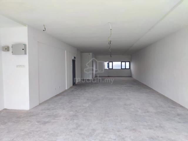 BAY AVENUE office lot for rent -- bu 1400sf , With lift , 2 toilet !! 1