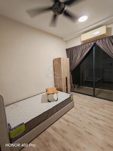 Emporis New Renovated With Car Park Room For Rent @ Kota Damansara 1