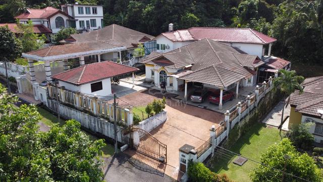 Renovated Setingkat setengah Bungalow Jalan Tasik Biru Sungai Buloh 1