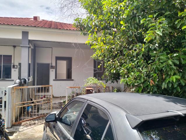 A single-storey terrace house at Bandar Putra Heights for Sale 1