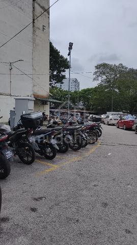 Medium room walking distance to LRT Lembah Subang (Kelana Jaya Lane) 1
