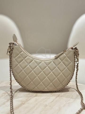 Chanel Moon Light Beige Quilted Lambskin - photo 4 of 4
