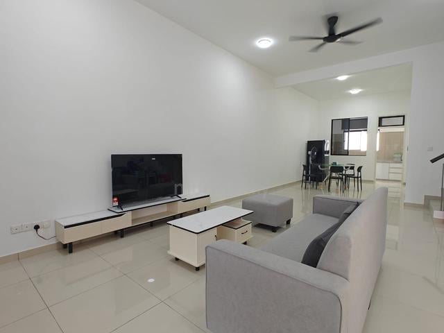 Desa Tebrau double storey / 4 bedroom / fully furniture 1