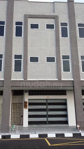 5 ROOMS 1st FLOOR SHOP (partitioned, carpet laid) for RENT in SITIAWAN 1