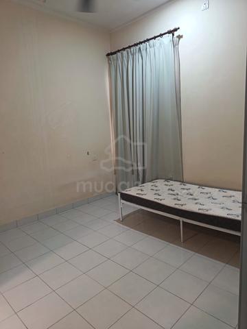 TWO Single BEDROOM AVAILABLE FOR WOMEN ONLY 1