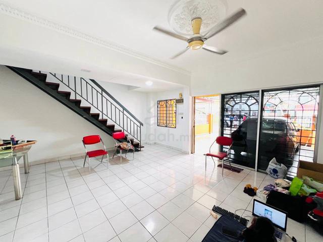 Rumah Teres Taman Sri Haneco Semenyih 1