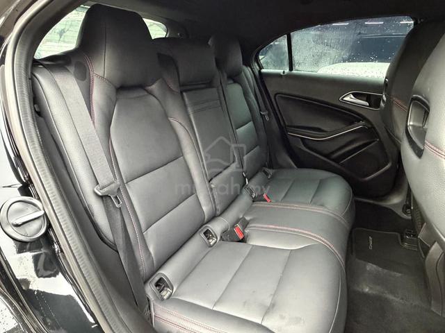 2017 Mercedes Benz A200 1.6L AMG LINE - 4