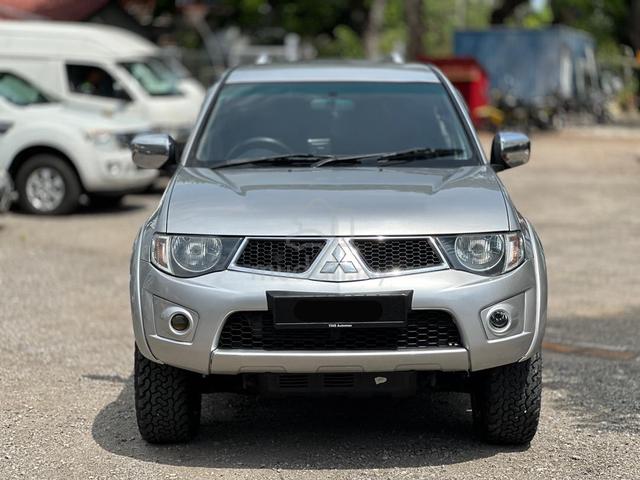2011 Mitsubishi Triton 2.5 Dual Cab 4X4 Pickup - 2