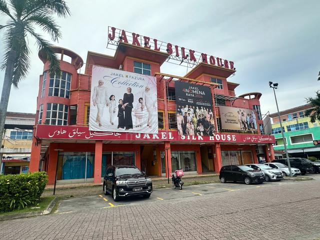 Alamesra Plaza Utama, 4-Storey Shoplot, Corner, Under Market Value 1