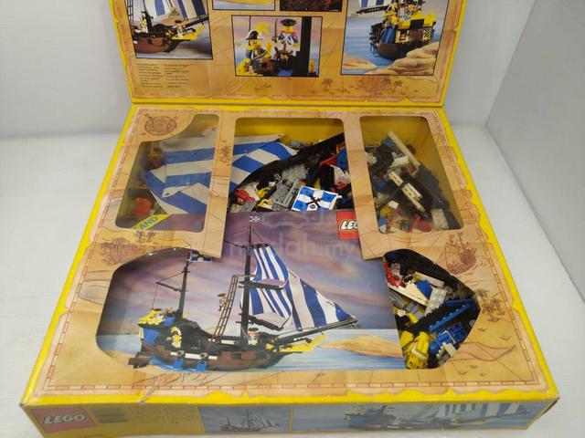 Classic LEGO Pirates Town Space Castle Collection - photo 3 of 6