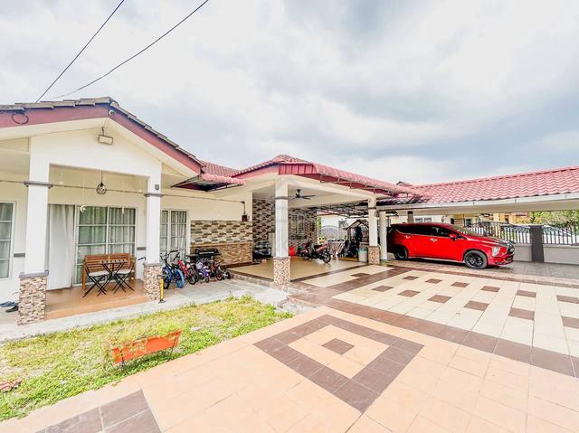 WITH CF! HUGE LOT! Single Storey Bungalow Taman Jenjarom Permai 1
