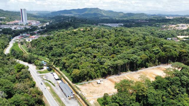 (Freehold,Tepi Jalan) Tnh Pembangunan 3.52 Ekar, Bdr Baru Salak Tinggi 1