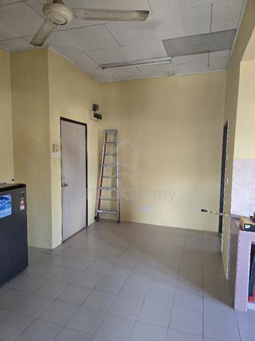 Spacious Terrace House Studio for Rent | Kepong 1