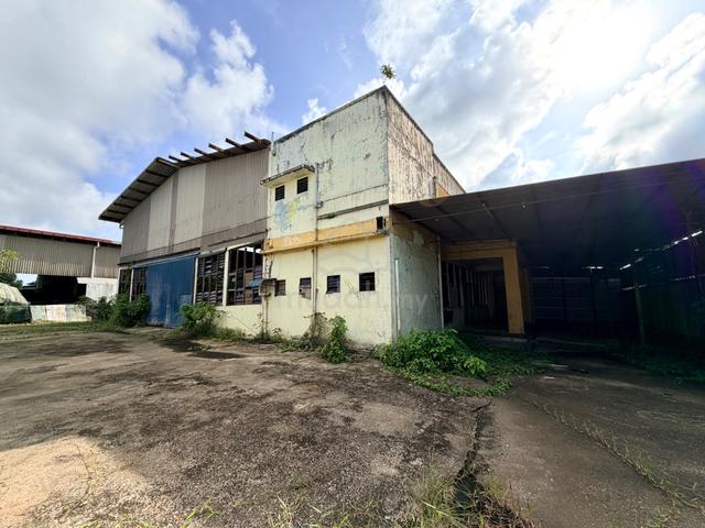 SEMI D Warehouse, DEMAK LAUT 1