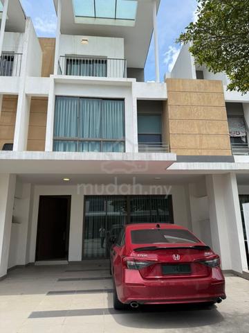 Nice Lake Point Residence 3 storey Garden Mulia For Sale Cyberjaya 1