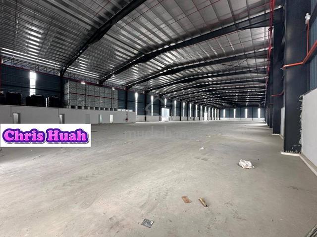Valdor Semi-D Factory For Rent | High Ceiling Industrial 1