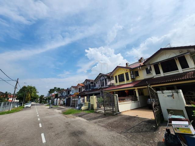 Permas Jaya / 2 storey terrace / 4 beds / 3 baths / Fully furnished 1