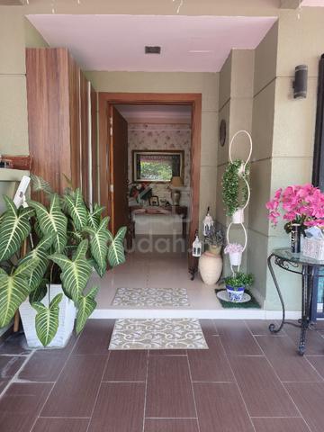 Fully Reno 2.5-Storey Superlink Terrace House for Sale 1