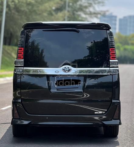 2019 Toyota VOXY 2.0 ZS KIRAMEKI II (A) - 4