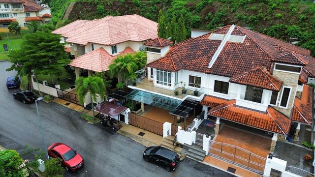 7 bedrooms,reno with approval TROPIKA KEMENSAH SEMI D 1