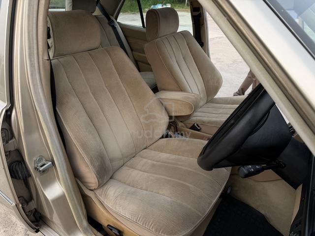 1 owner classic Mercedes Benz 230E 2.3 W124 (A) - 5
