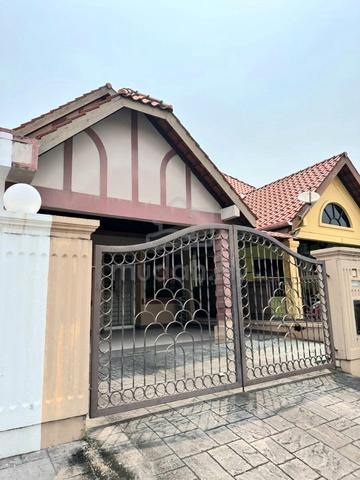 Taman Rinting 1.5 Storey House For Rent 1