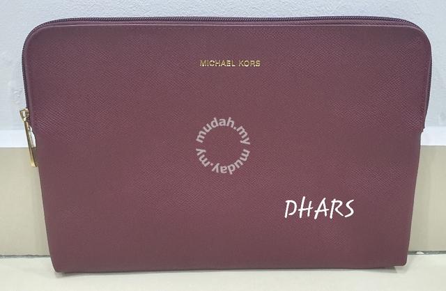 Michael Kors New Original Large Clutch- Maroon - Bags & Wallets for sale in  Semenyih, Selangor