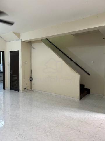 Permas Jaya / 2-Storey / 4 bedroom / near CIQ Singapore / custom 1