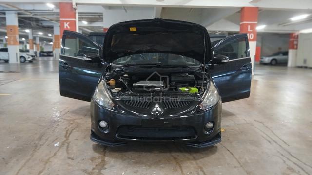Mitsubishi GRANDIS 6 seater pilot seat - 2