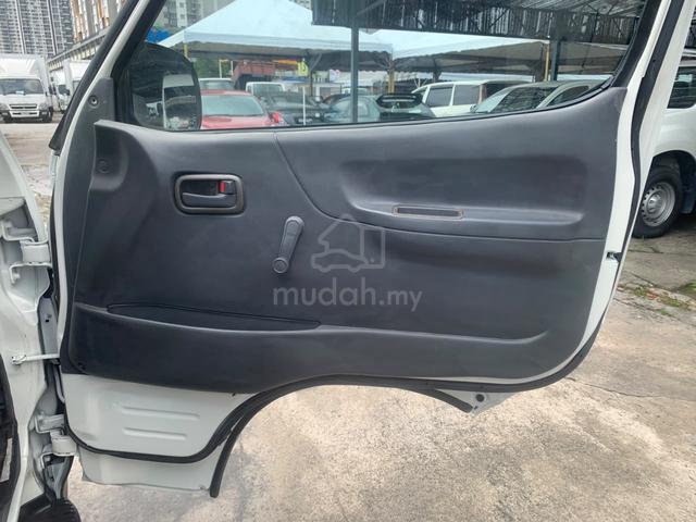 2005 Toyota HIACE 3.0 Panel Van (M) Kondisi TipTop - 4