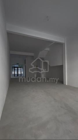 3 Storey Shop lot for rent 1