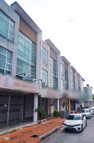 HOT AREA! 3 Storey Shop Lot Taman Kota Laksamana Seksyen 3 Mahajaya 1