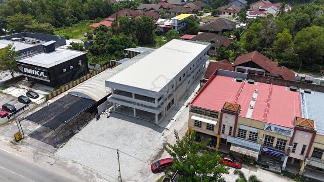 Bangunan Baru 2 Tingkat Tepi Main Road Gong Badak – 10,000 sqft 1