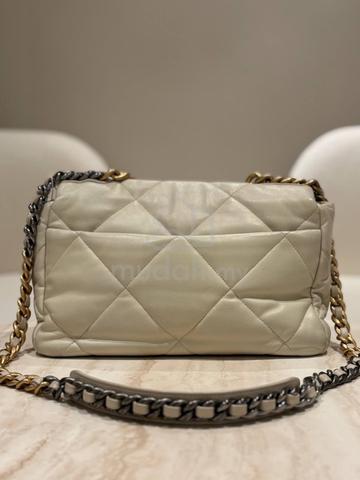 Chanel 19 Flap Shoulder Bag - photo 4 of 4