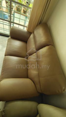 Comfortable Brown 2-Seater Sofa / Couch (Good Cond - photo 2 of 6