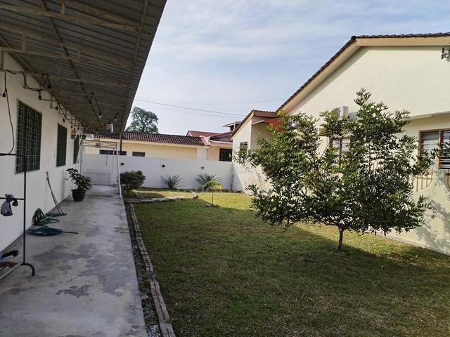 Single Storey Intermediate Corner For Sale 1