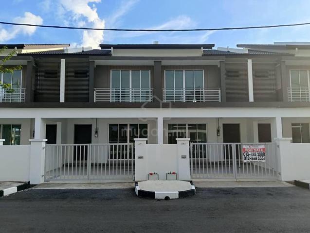 Rumah Teres Dua Tingkat di Lunas 1