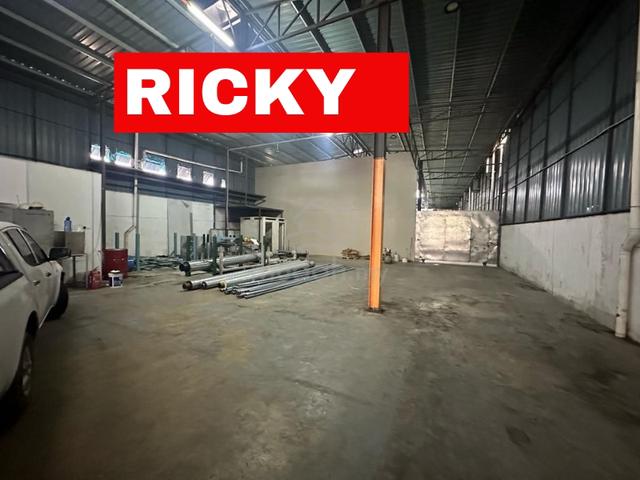 Warehouse Rent at Batu Maung 5000 sqft 200amp View to Offer 1